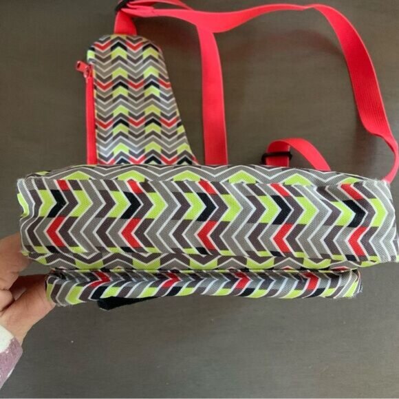 KAVU Seattle Sling Red Yellow Green Chevron Hiking Adventure Rope Bag - Picture 10 of 13
